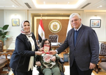 بعد حصولها علي المركز الاول.. وزير التعليم العالي يُكرم الطالبة سهيلة حامد