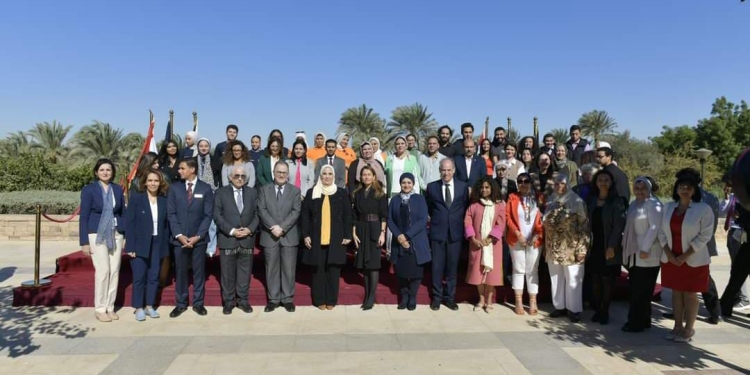 لإطعام 10  ملايين أسرة في مصر “.. إتحاد شباب الجامعة الأمريكية في القاهرة يطلق حملة أبواب الإنسانية