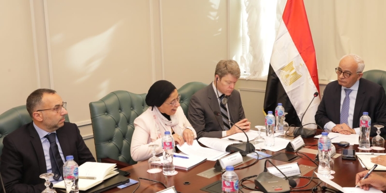 «حجازي» يستقبل وفد البنك الدولى لبحث التعاون لتطوير التعليم قبل الجامعي