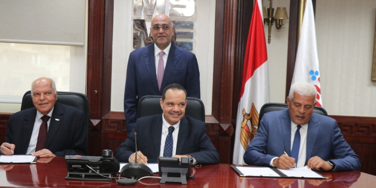 توقيع مذكرة تفاهم بين المعلمين والزراعين لتطوير قدرات خريجي كليات ومدارس الزراعة