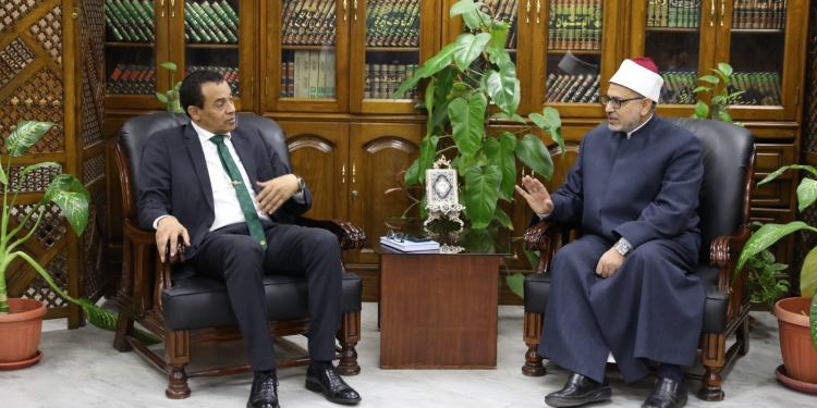 رئيس جامعة الأزهر يستقبل سفير مصر في المالديف ويبحثان فتح آفاق علمية بين الأزهر والمؤسسات المالديفية