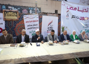 رئيس جامعة الأزهر ونوابه يتناولون طعام الإفطار مع الطالبات بالتعاون مع صندوق «تحيا مصر»