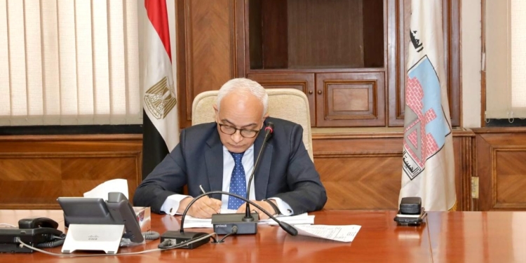 "حجازي" يعرض تجربة تطوير المناهج وبنوك الاسئلة ورعاية الموهوبين بالمنتدى العالمي