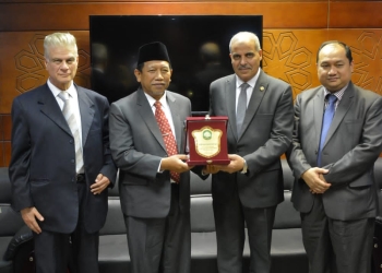 المحرصاوي لوفد هيئة تطوير المعاهد والمدارس بمحافظة جاوا الإندونيسية: المنظمة لا تدخر جهدًا في خدمة الطلاب الإندونيسيين