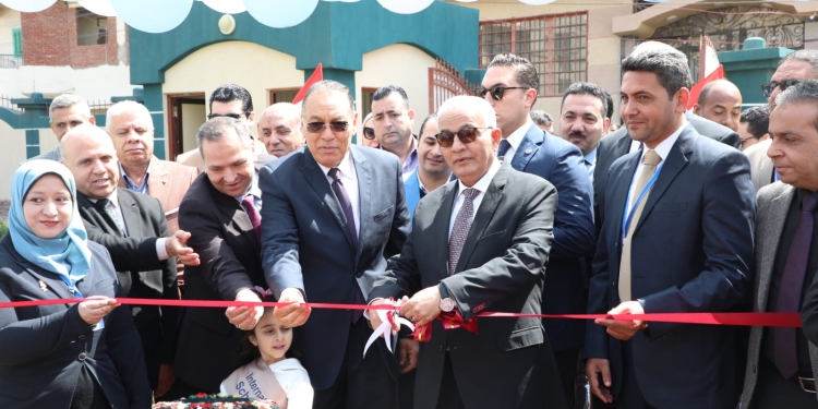 وزير التعليم ومحافظ الشرقية يفتتحان المدرسة الرسمية الدولية بفاقوس