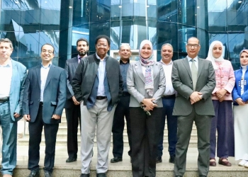 وفد جامعة اوتاوا الكندية فى معهد بحوث الاليكترونيات