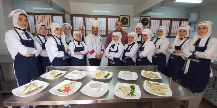 صنع في مدارس التعليم الفني.. شاهد تشغيل الطلاب لـ9 فنادق ومراكز للصيانة وبيع المنتجات