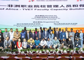 الهيئة المعاونة بالجامعات التكنولوجية تشارك في دورة تدريبية في مجال التصنيع الرقمي بالصين