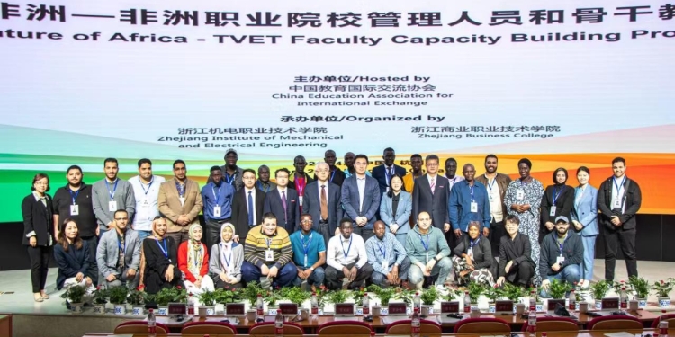 الهيئة المعاونة بالجامعات التكنولوجية تشارك في دورة تدريبية في مجال التصنيع الرقمي بالصين