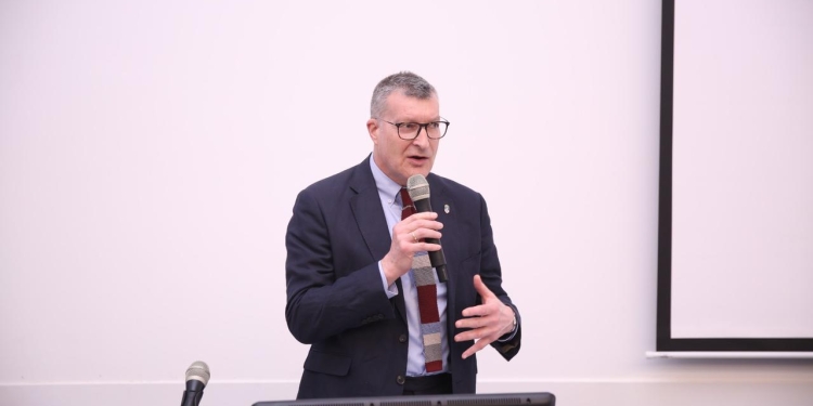 رئيس أمناء الجامعات الأوروبية يكشف مزايا الدراسة في فرع جامعة يوكلان