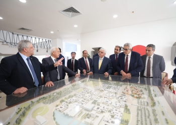 وزير التعليم العالي يتفقد الجامعة المصرية اليابانية للعلوم والتكنولوجيا