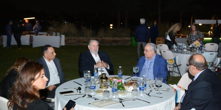 رئيس الجامعة الأمريكية بالقاهرة يعلن حزمة جديدة من المنح الدراسية