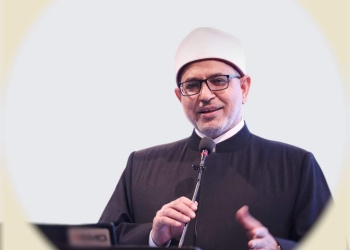 رئيس جامعة الأزهر يهنئ الطلاب الفائزين بجائزة تمكين الشباب من كليتي التمريض والطب البشري