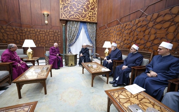 رئيس أساقفة الكنيسة الأسقفية يهنئ شيخ الأزهر بعيد الفطر