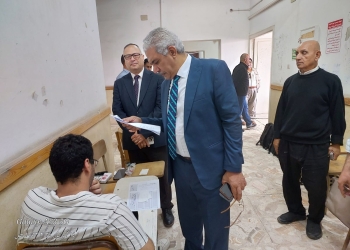 نائب رئيس جامعة الأزهر يتفقد امتحانات الدراسات العليا بقطاعي الطب البشري وطب الأسنان