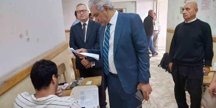 نائب رئيس جامعة الأزهر يتفقد امتحانات الدراسات العليا بقطاعي الطب البشري وطب الأسنان