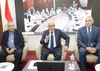 «حجازي» يستقبل الطلاب المشاركين بمسابقة  "أيسف" قبل سفرهم لأمريكا