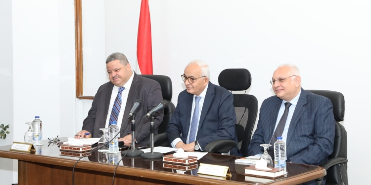 "حجازي" يعقد اجتماعًا مع رؤساء لجان النظام والمراقبة لهذا السبب