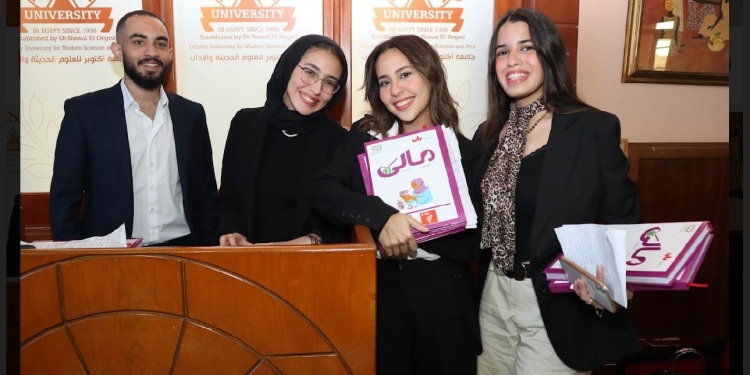 اربعة طلاب من جامعة MSA ِيناقشون بحث تخرجهم