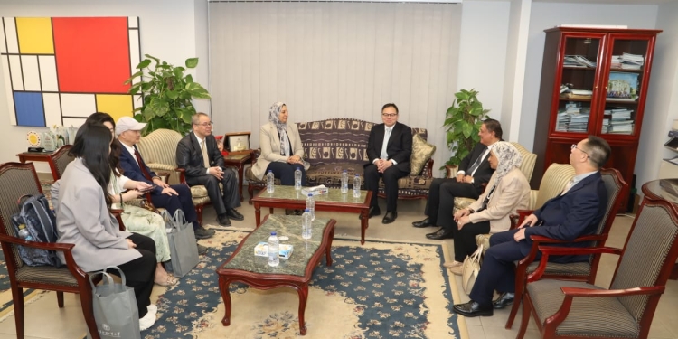 جامعة عين شمس تبحث مع وفد «قوانجدونج للدراسات» الصينية التعاون الأكاديمي والبحثي