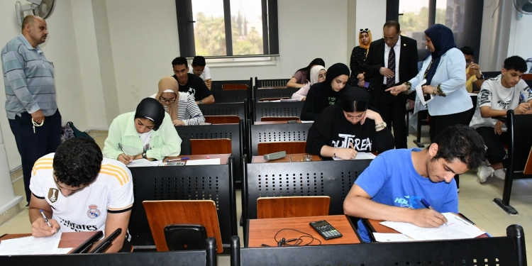 انتظام امتحانات نهاية الفصل الدراسي الثاني ب 15 كلية  بجامعة قناة السويس