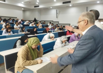 رئيس جامعة حلوان الأهلية يوجه بتقديم كافة التيسيرات للطلاب خلال الامتحانات 