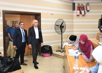 جولة تفقدية لرئيس جامعة عين شمس للاطمئنان على سير الامتحانات