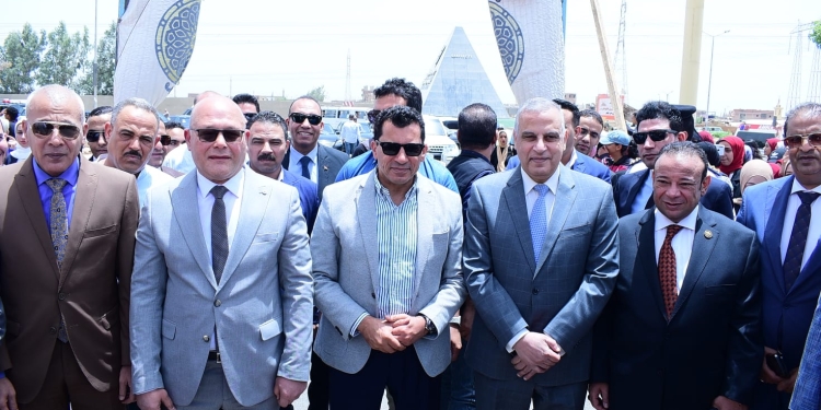 وزير الشباب والرياضة ورئيس جامعة سوهاج يشاركان ٢٠٠٠ طالب بماراثون رياضي