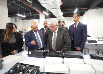 وزير التعليم العالي يتفقد جامعة السويدي للتكنولوجيا