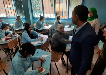 ضبط حالة غش إلكتروني بامتحانات صفوف النقل اليوم بالجيزة