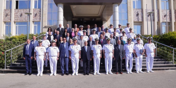 رئيس الأكاديمية العربية للعلوم والتكنولوجيا يشهد تخريج دفعة ماجستير قادة وضباط القوات البحرية