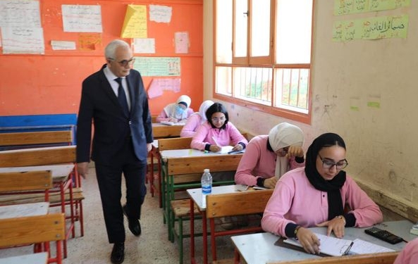 وزير التربية والتعليم يتابع امتحانات صفوف النقل للمرحلتين الابتدائية والإعدادية بالجيزة