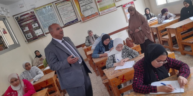 وكيل التعليم بالدقهلية: امتحان اللغة العربية للشهادة الإعدادية سهل وواضح