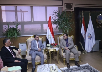 رئيس جامعة جنوب الوادي يلتقي وفد بنك فيصل الإسلامي لبحث التعاون المشترك