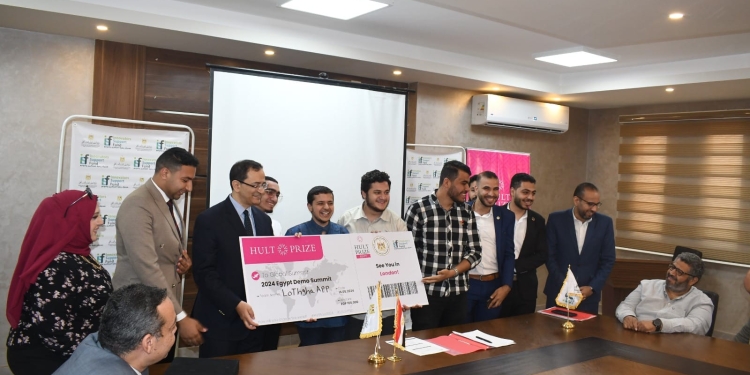 فريق Lothgha App من جامعة المنصورة يتوج بطلاً لمسابقة “قمة مصر للمشاريع الاستثمارية المجتمعية”