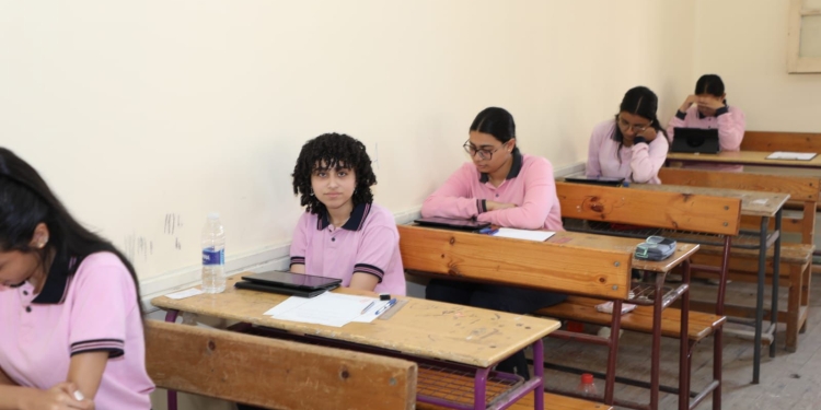 تداول امتحان الإنجليزي للشهادة الإعدادية الترم الثاني بالقاهرة بالإجابات