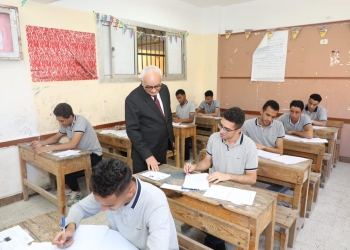 “حجازي” يتفقد امتحانات الدبلومات الفنية بالقاهرة بمدرسة الشهيد كريم أحمد عبد الفتاح