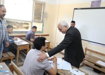 "حجازي" يتفقد امتحانات الدبلومات الفنية بالقاهرة بمدرسة الشهيد كريم أحمد عبد الفتاح