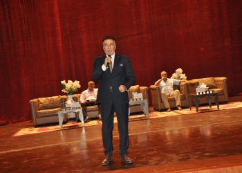 جامعة حلوان تستضيف الفنان طارق دسوقي في ندوة الأزمة الاقتصادية وانجازات الجمهورية الجديدة