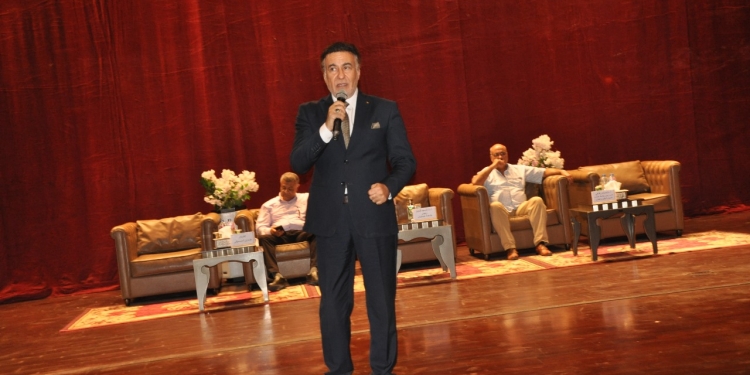 جامعة حلوان تستضيف الفنان طارق دسوقي في ندوة الأزمة الاقتصادية وانجازات الجمهورية الجديدة