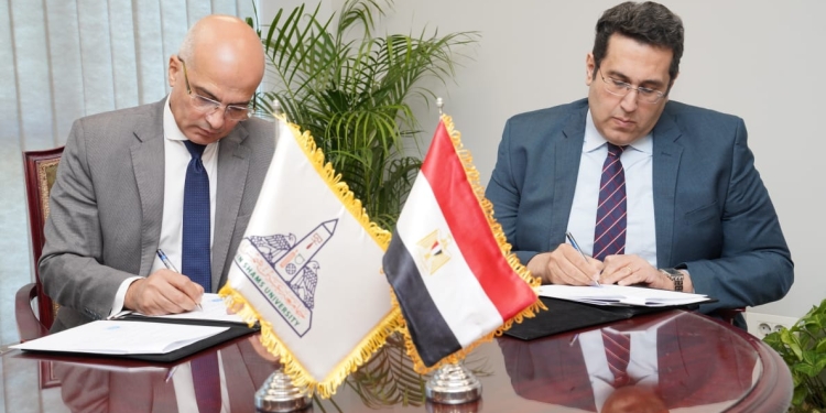 رئيسا الجامعة المصرية للتعلم الإلكتروني وعين شمس يوقعان بروتوكول تعاون مشترك في البرامج المهنية