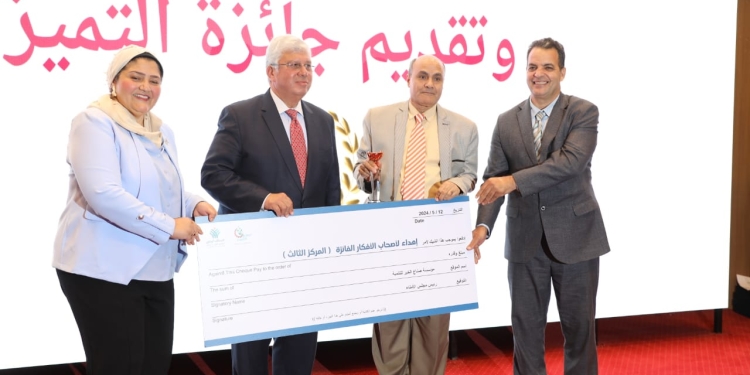 وزير التعليم العالي يتفقد معرض هاكاثون التكنولوجيا الأول ويُثني على ابتكارات الطلاب