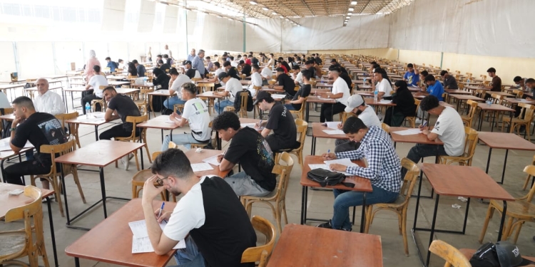 رئيس جامعة عين شمس يتفقد امتحانات الفصل الدراسي الثاني