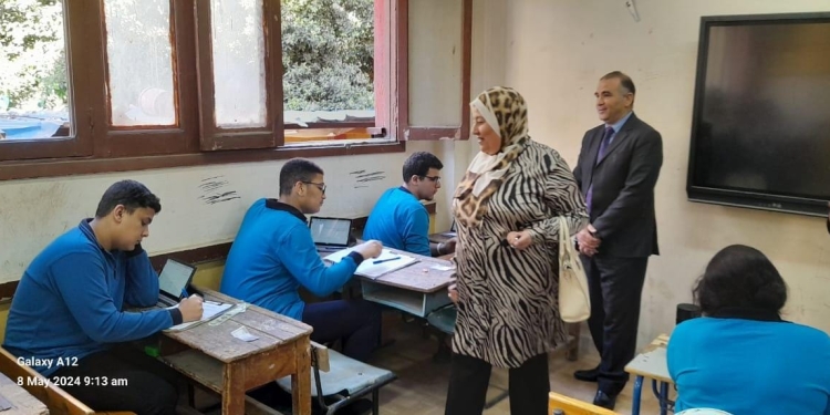 طلاب الأول الثانوي بالقاهرة: أدينا الامتحان اليوم في سهولة ويسر