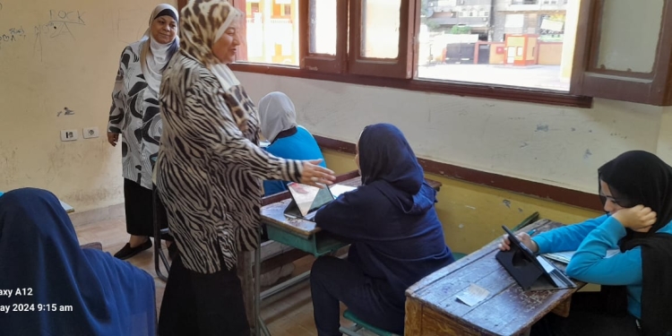 طلاب الأول الثانوي بالقاهرة: أدينا الامتحان اليوم في سهولة ويسر