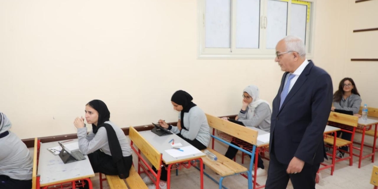الثانوية العامة 2024.. الطلاب يبدأون في إجابة امتحان الاقتصاد