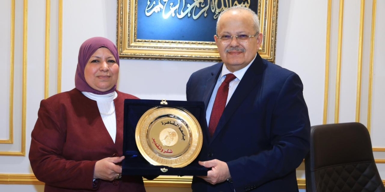 قرار جمهوري بتعيين الدكتورة فاطمة عابد عميدة لكلية التمريض بجامعة القاهرة