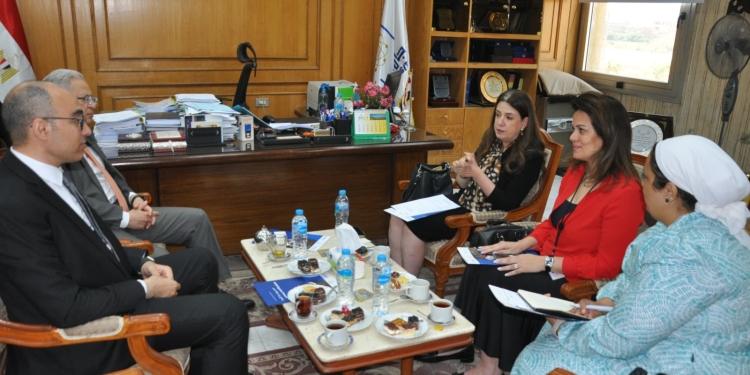 تعاون أكاديمي بين جامعتي حلوان والأمريكية بالقاهرة 