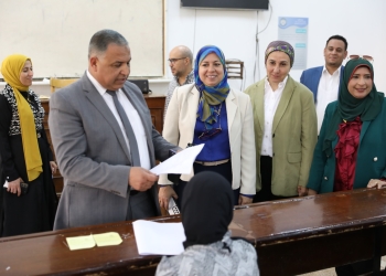نائب رئيس جامعة الأزهر يتفقد لجان امتحانات كليتي العلوم وطب الأسنان