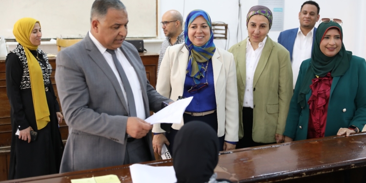 نائب رئيس جامعة الأزهر يتفقد لجان امتحانات كليتي العلوم وطب الأسنان